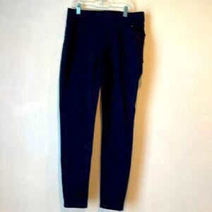 No boundaries, black skinny  straight leg pants size medium (7/8)
